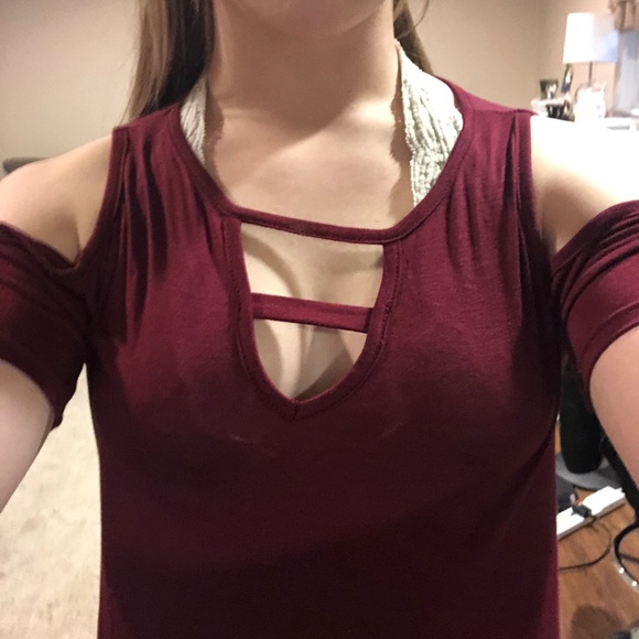 Off the shoulder tee shirt - Picture 3 of 4